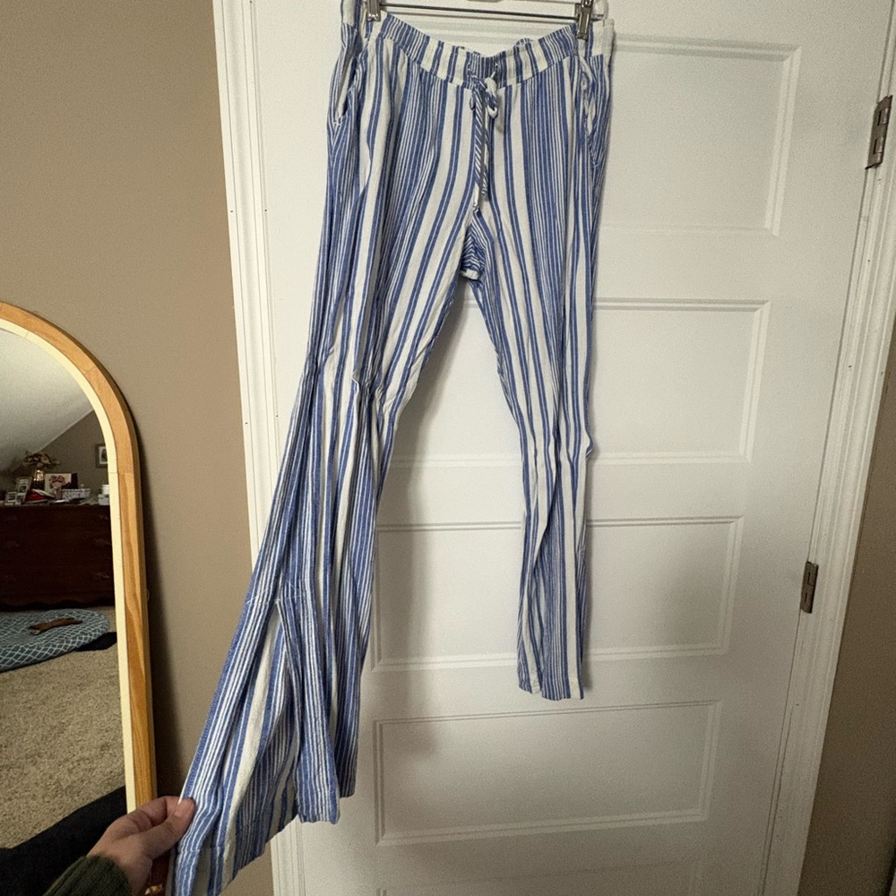 Bella Dahl Blue and White Patterned Pants